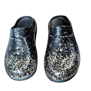 OOFOS Black Clogs with Gold Speckles